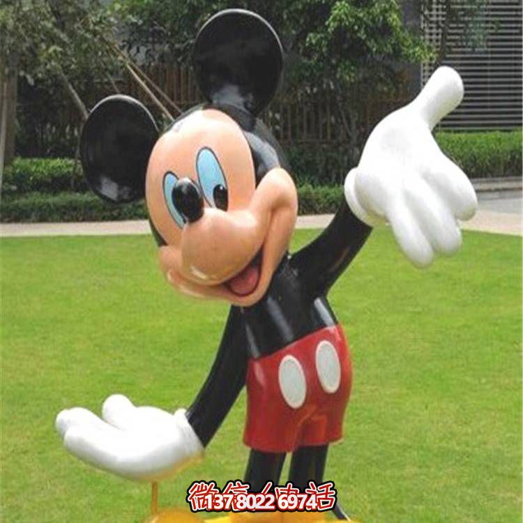 藝術(shù)化大型玻璃鋼米老鼠雕塑，為公園景觀添彩