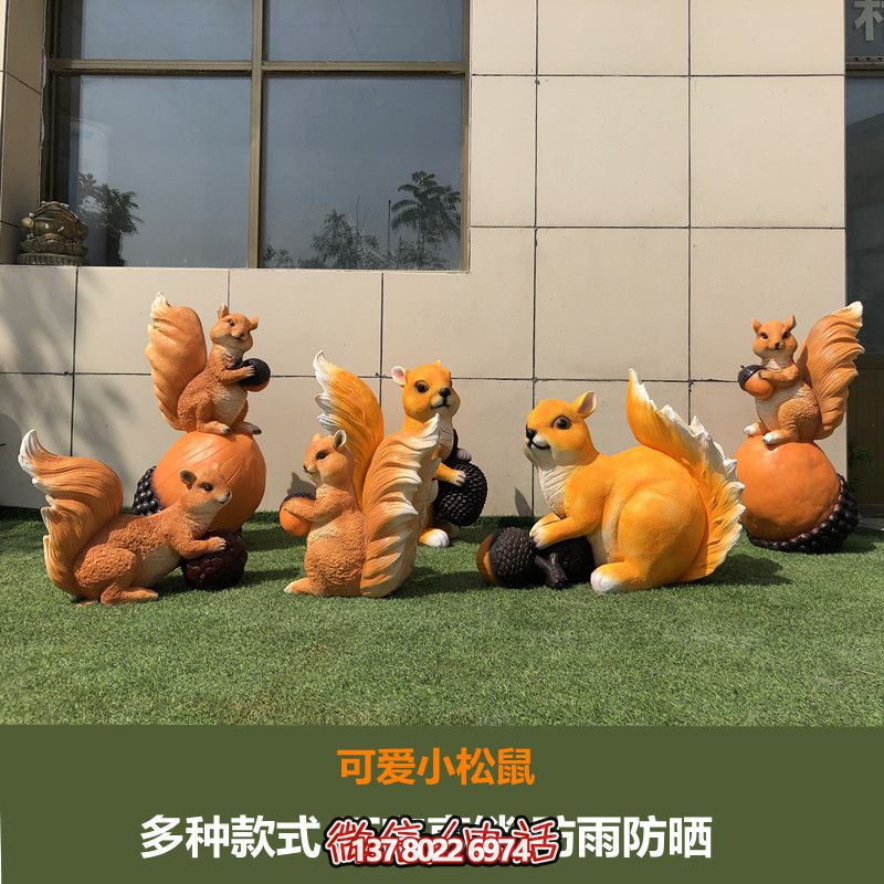 可愛小松鼠雕塑給森林公園、游樂園帶來美好時光