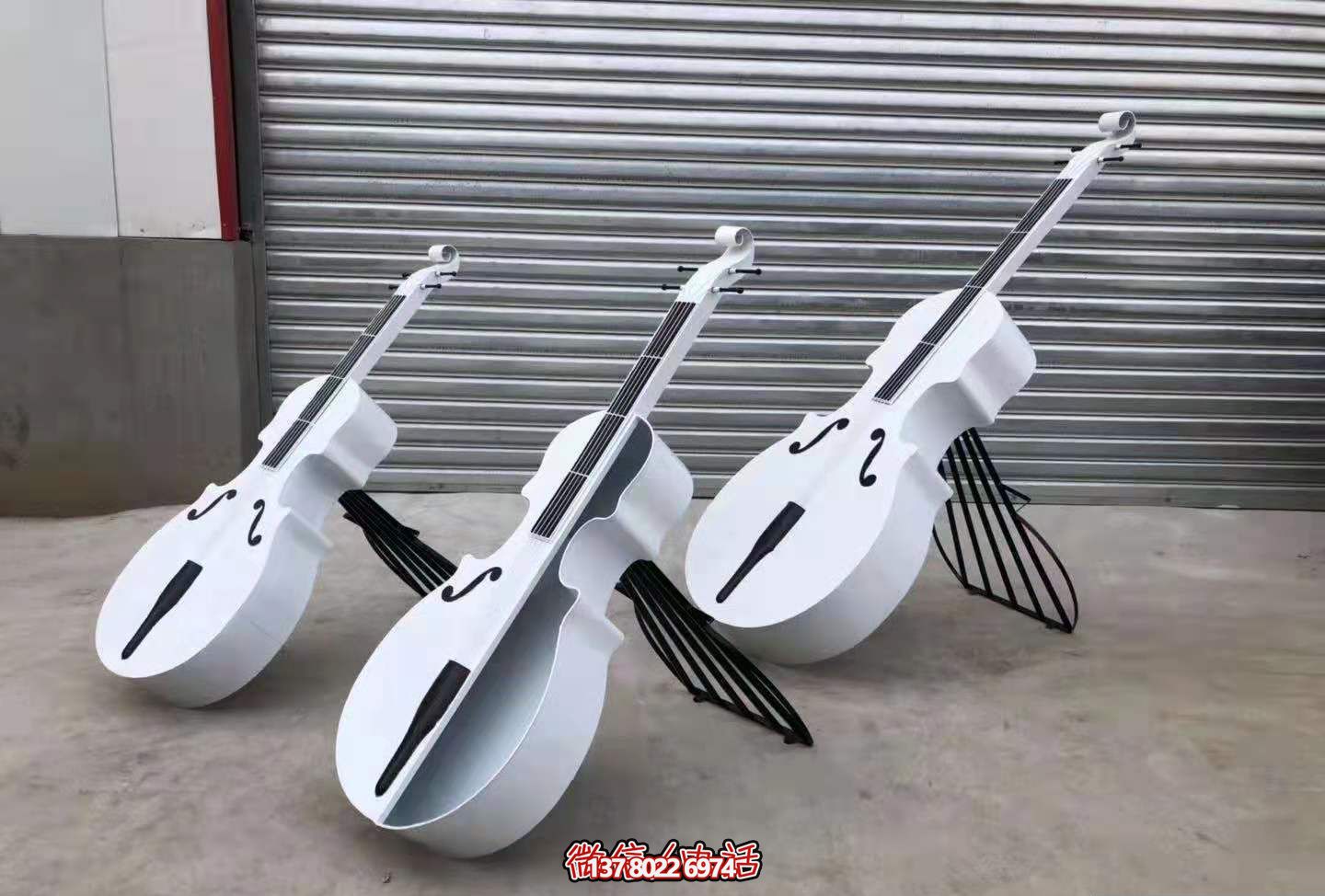 玻璃鋼雕刻大廈室內(nèi)裝飾白色大提琴裝飾品 玻璃鋼雕刻大廈室內(nèi)裝飾白色大提琴裝飾品