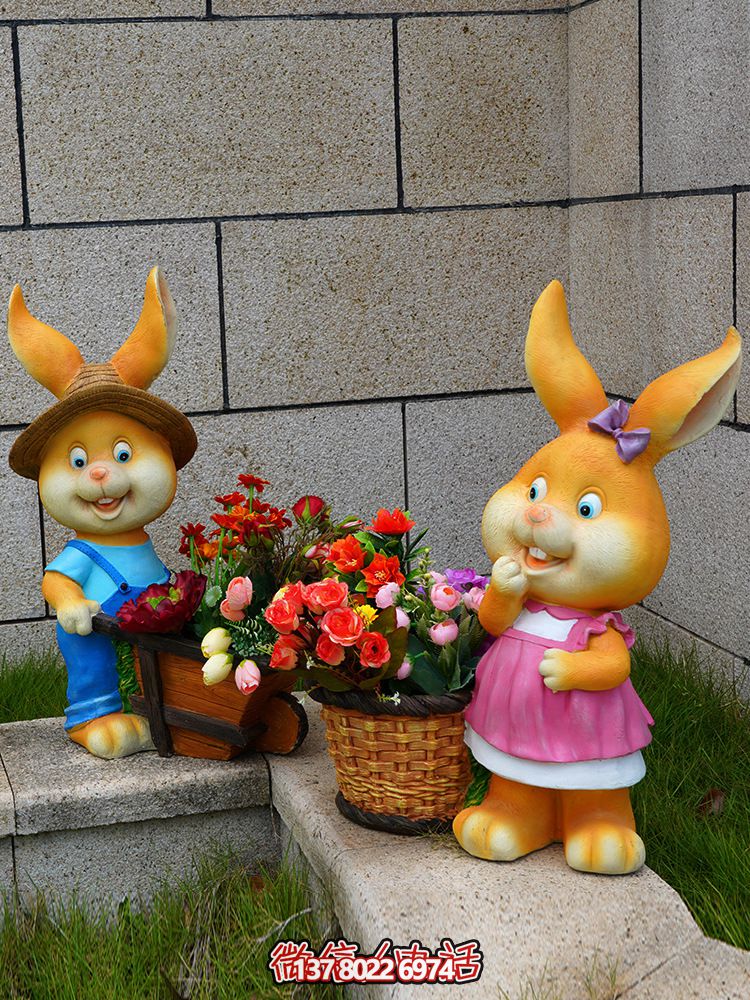 玻璃鋼彩繪只兔子雕塑,為庭院增添精彩 玻璃鋼彩繪只兔子雕塑,為庭院增添精彩