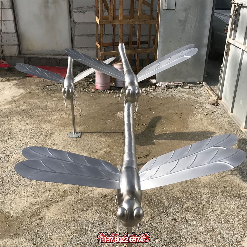 售樓部擺放大小三只不銹鋼蜻蜓雕塑 售樓部擺放大小三只不銹鋼蜻蜓雕塑